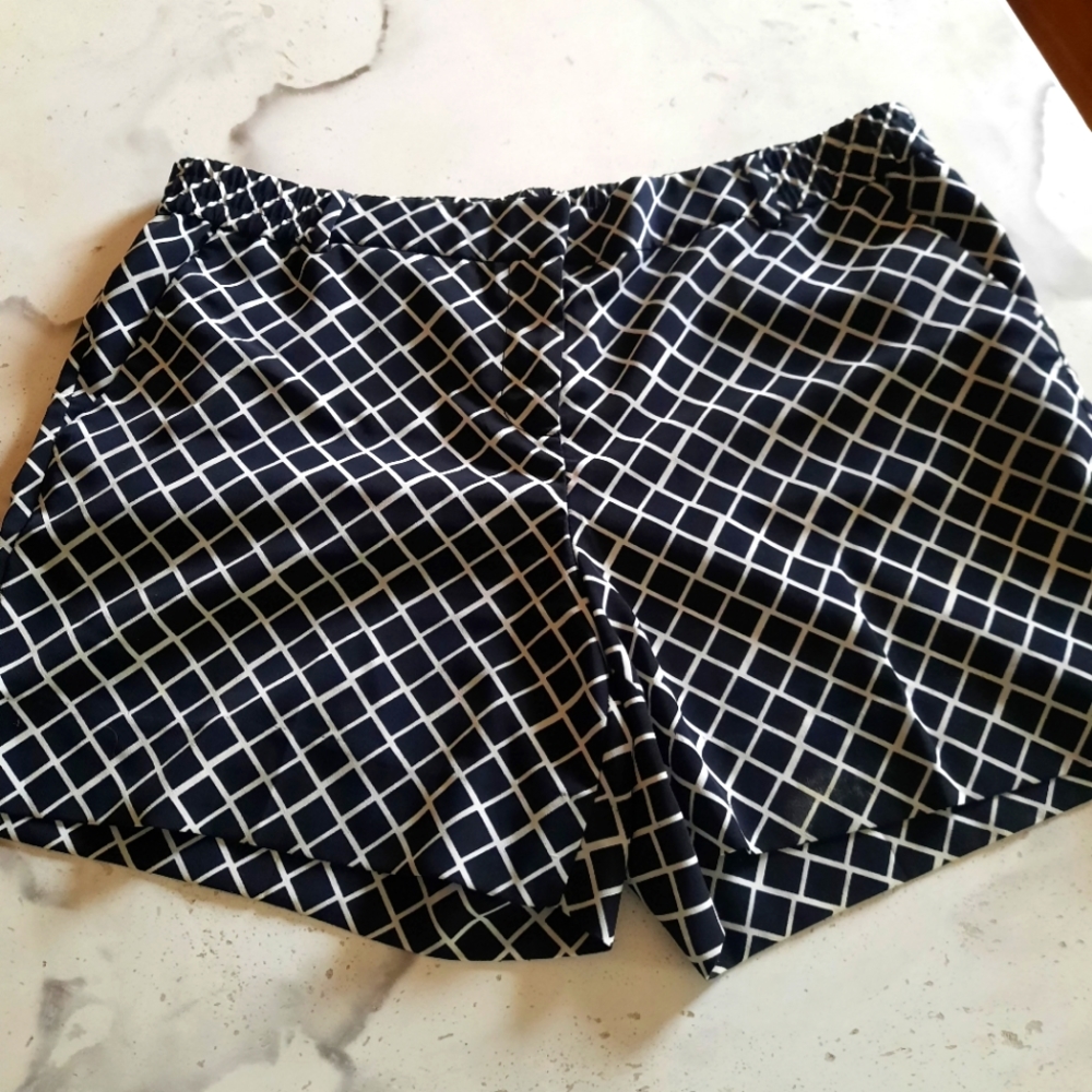 Like NEW Size 8 Womens Limited Shorts